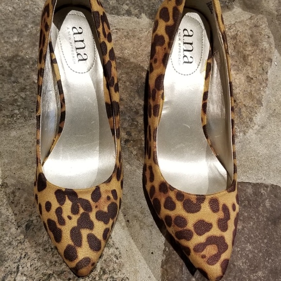 ANIMAL PRINT HEELS - Picture 2 of 5